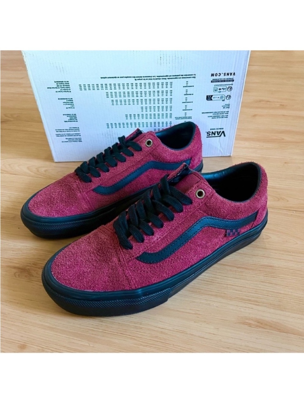 VANS Skate Old Skool Hairy Suede Shoe black/burgundy
Burgundy Mens7.0 Womrn8.5